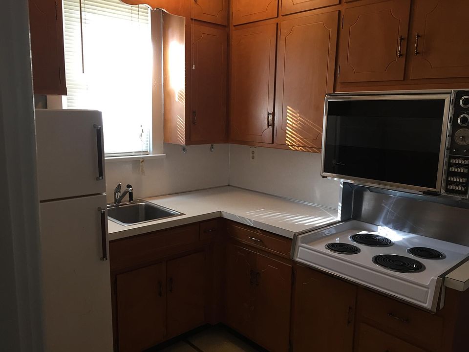2nd image of 856 Hurd Ave