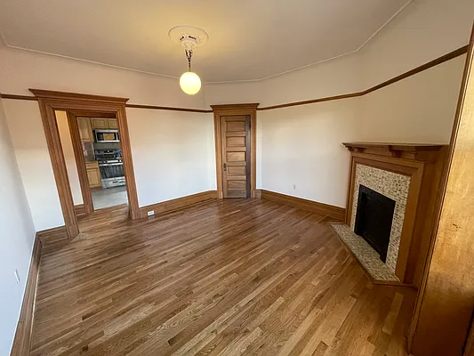 Rented by Bizzarro Agency | media 18