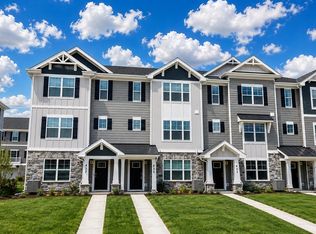 435 Lakeshore Ct, Saint Charles, IL 60174