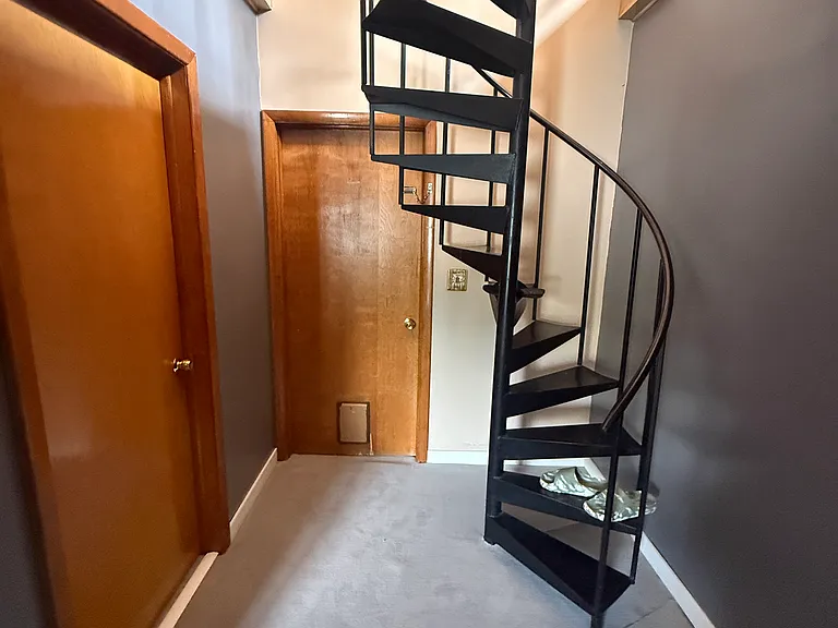 Thorn St — Photo 8