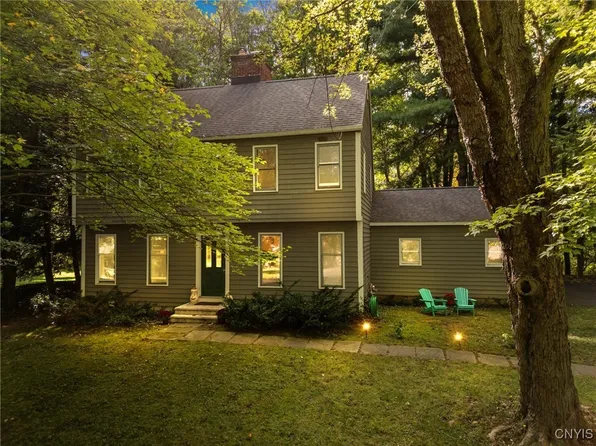 8699 Carpenter Rd, Baldwinsville, NY 13027