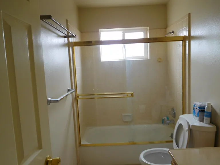 4131 Judah St — Photo 7