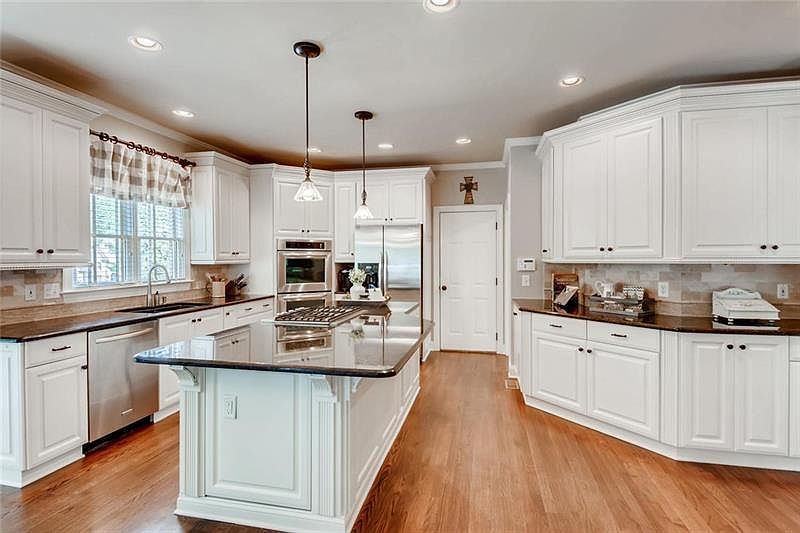 2nd image of 105 Oakhurst Leaf Dr