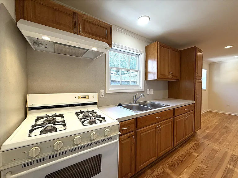 1011 Nadine St #A — Photo 6