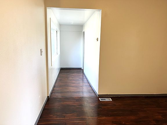 4th image of 404 Whitworth Ave S