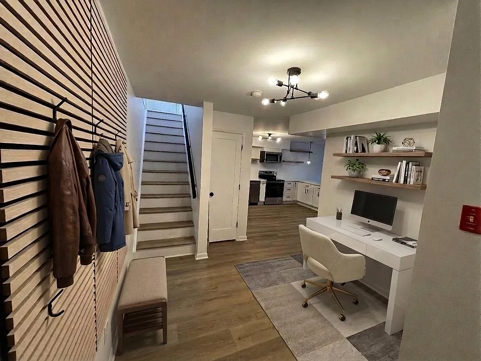 Entry area/office virtually staged