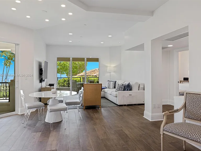 15122 Fisher Island Dr #15122 — Photo 2
