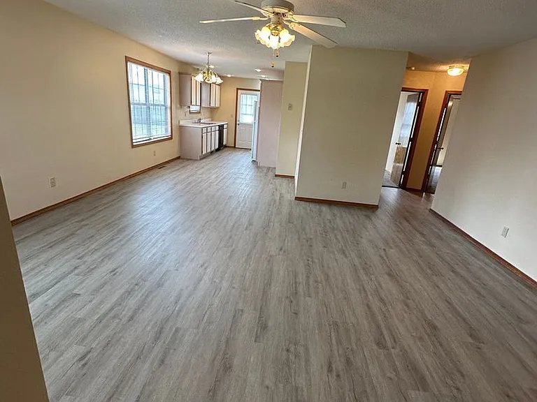 114 224 Deerfield Drive 114 Hunter 1003 #1009 — Photo 2
