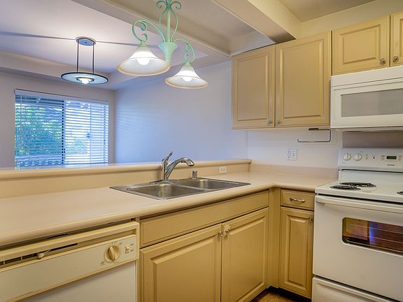 4th image of 92-1553 Aliinui Dr #1E