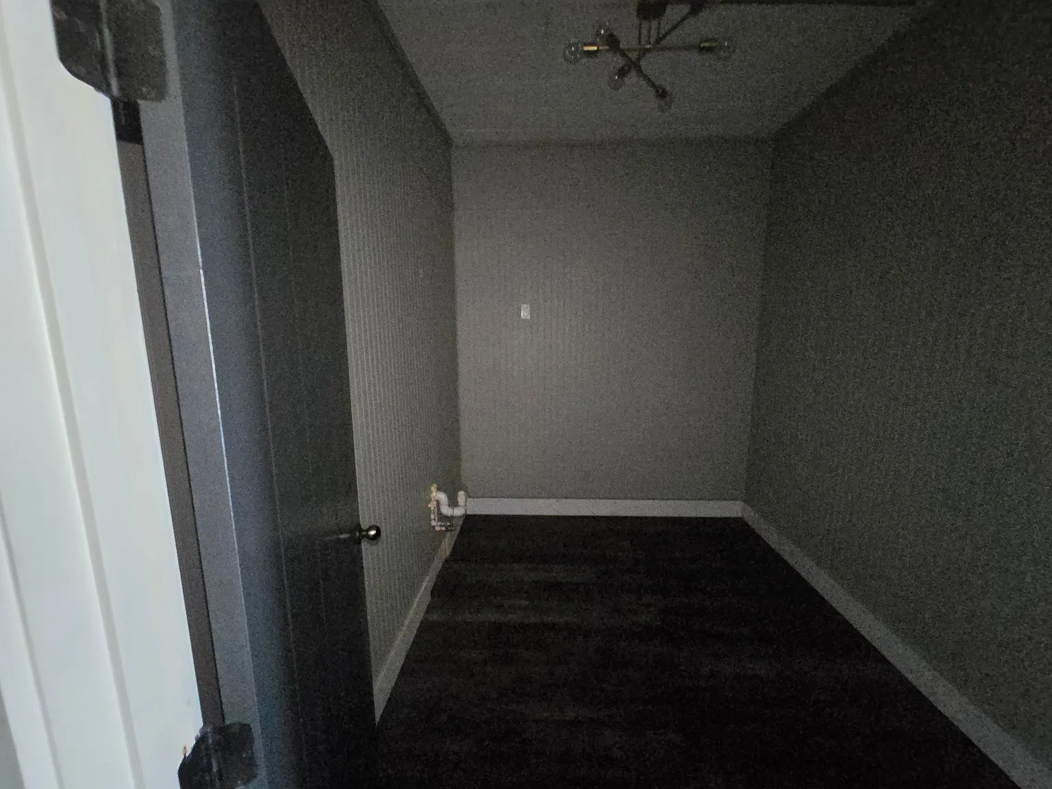5 bed, 1.0 bath, 3000 sqft, $1,650 — Photo 4