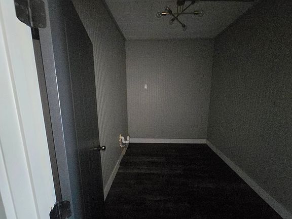 4th image of 111 Main St E