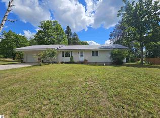 5095 Crosby Rd, Cadillac, MI 49601