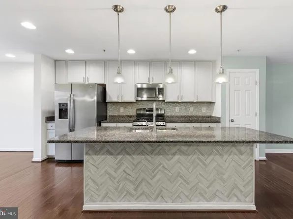 8529 Stansbury Lake Dr, Baltimore, MD 21222