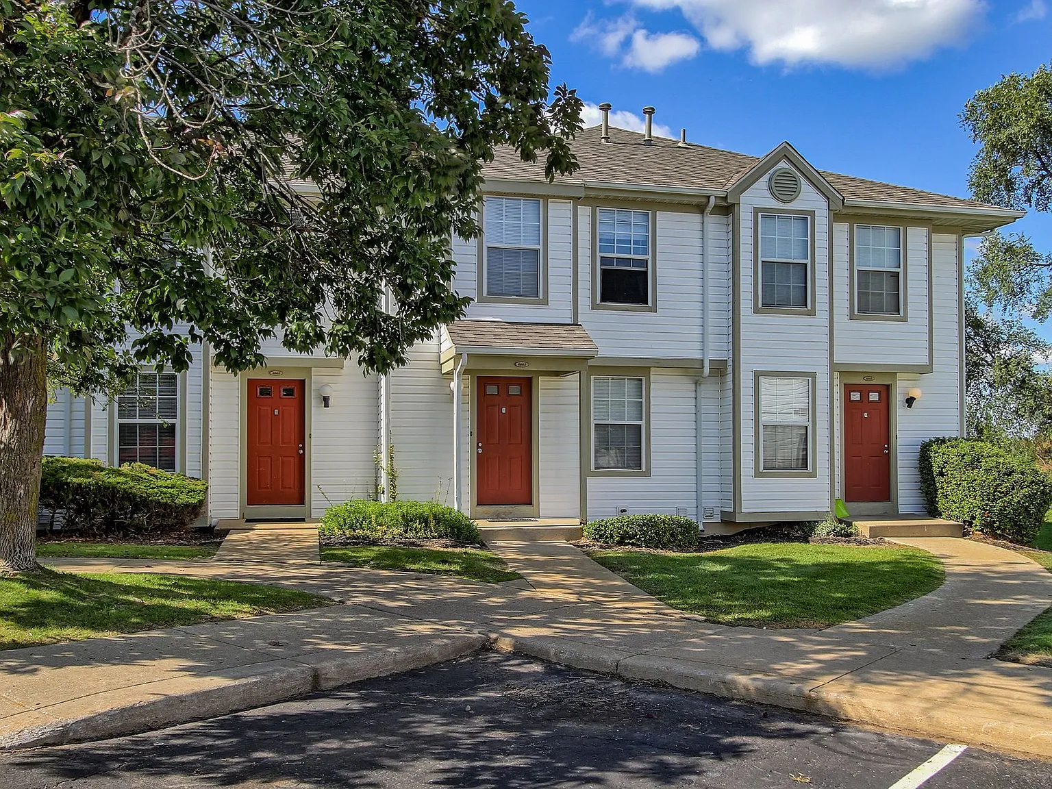 Forest Hills Townhomes — Photo 4