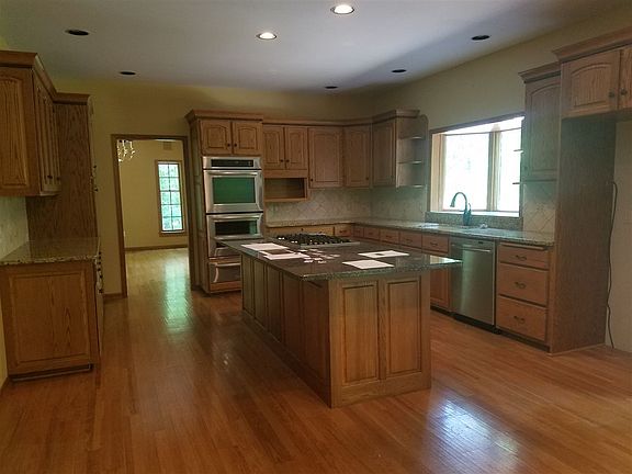 2nd image of 10673 Kimberly Dr