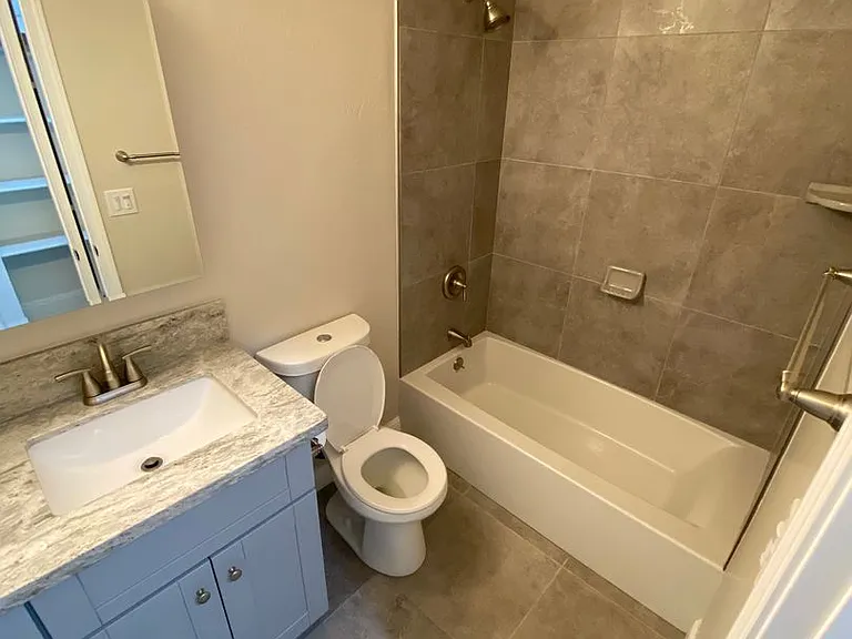 1134 1140 Chinowth 4030 #4036 — Photo 10