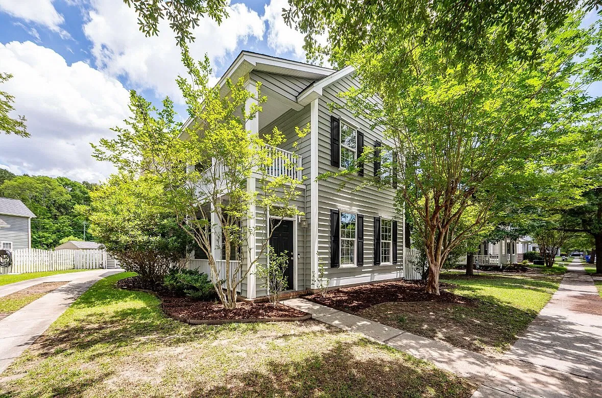 3 bed, 2.5 bath, 1812 sqft, $4,100 — Photo 1