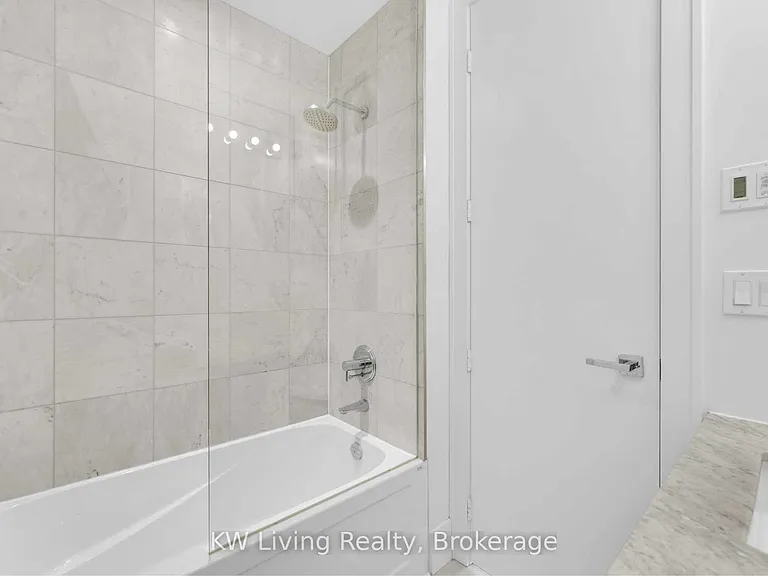 29 Queens Quay E #828 — Photo 21