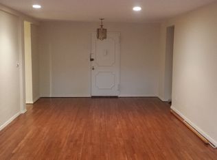 One Overlook Avenue #2G, Great Neck, NY 11021