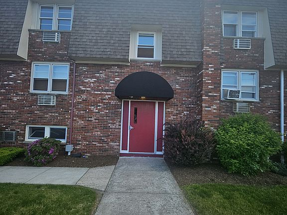 2nd image of 9 Cynthia Dr APT 10