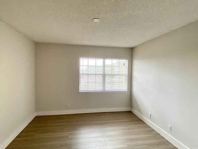 Legacy Lakeview — Photo 13