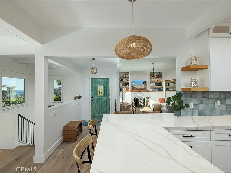 1082 Temple Hills Dr — Photo 12