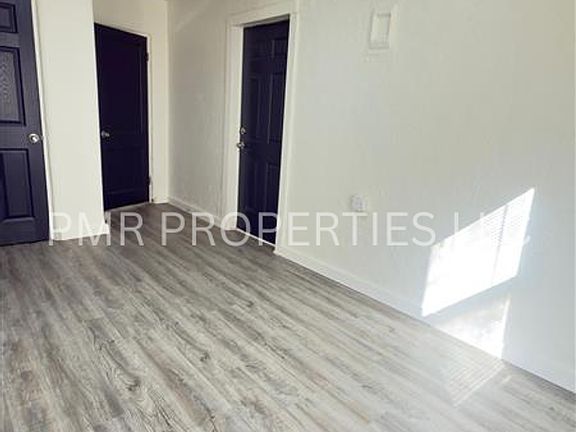 3rd image of 1211 NW Lincoln Ave