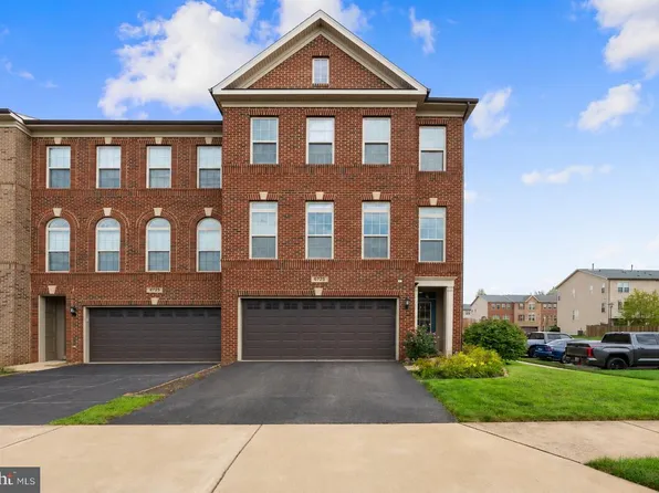 6725 Pinchot Ln, Haymarket, VA 20169