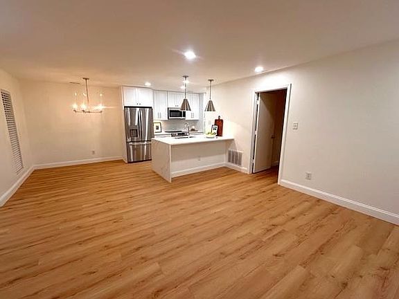 4th image of 514 Tuxworth Cir