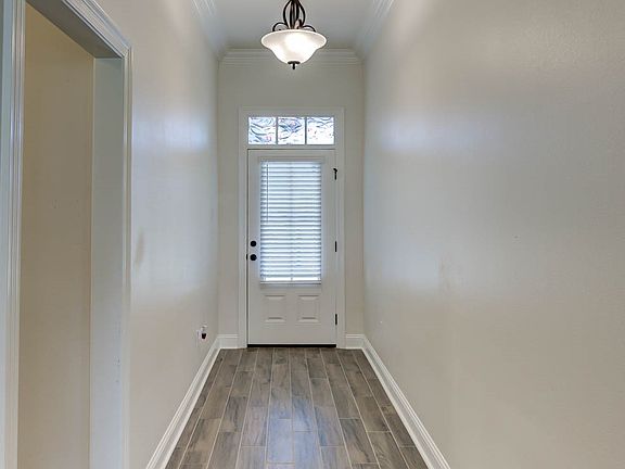 4th image of 31 Crowder Dr