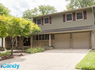 887 E Schirra Dr, Palatine, IL 60074