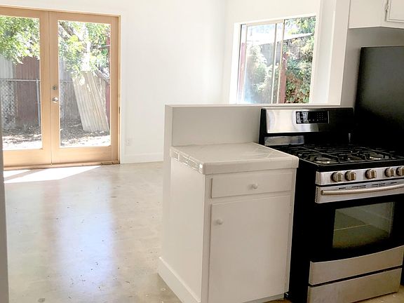 5th image of 3958 Sequoia St
