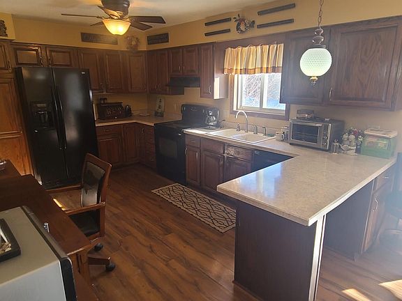 3rd image of 303 W 3rd St