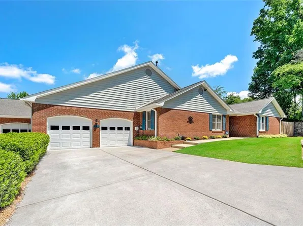 6307 Deerings Holw, Peachtree Corners, GA 30092