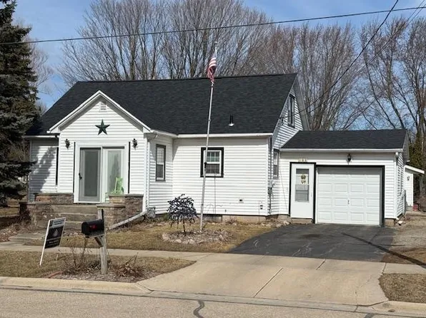 133 W Pine St, Gillett, WI 54124