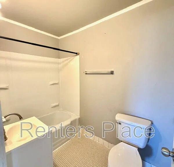 2915 E Easton St #A — Photo 9