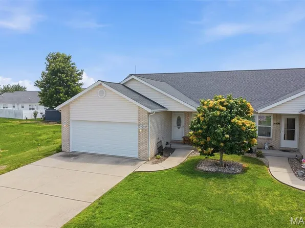 125 Auburn Ct #A, Highland, IL 62249