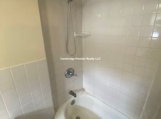 22 8th St #3A, Cambridge, MA 02141