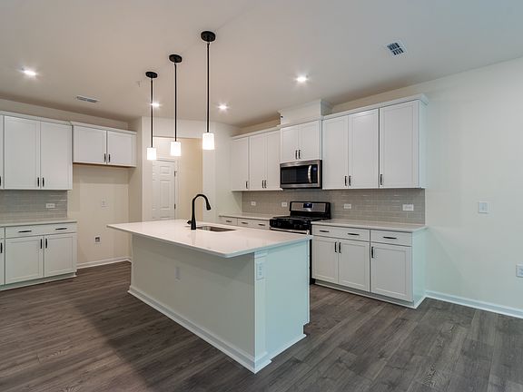 4th image of 1204 Grenshaw Dr