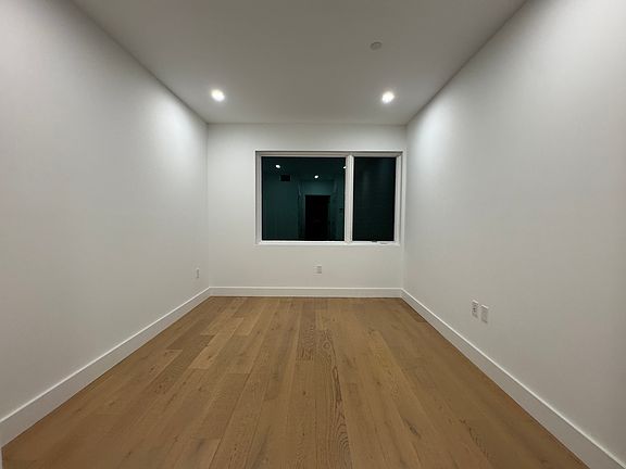 5th image of 142 Bay 25 St #1