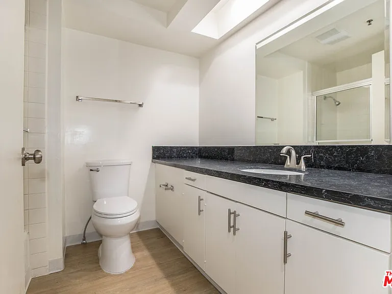 410 S Barrington Ave #205 — Photo 20