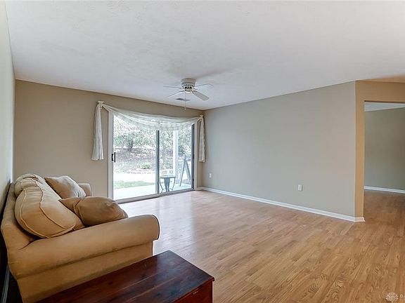 3rd image of 6641 Hedington Sq APT 4
