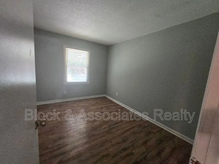 2612 Ernest St — Photo 10