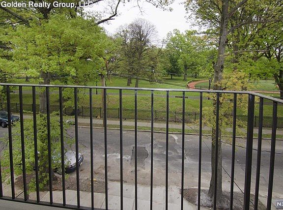 5th image of 81 S Munn Ave