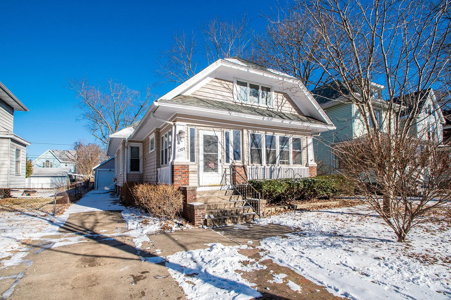 1709 W Callender Ave photo 1