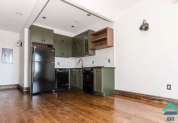3rd image of 871 Grand St #F2