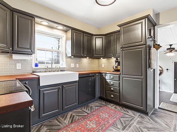 4th image of 5424 Westhall Ave