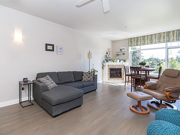 4th image of 1115 Craigflower Rd #308E