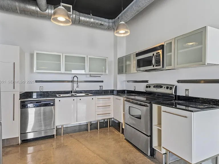 10 S River Dr #1207 — Photo 3