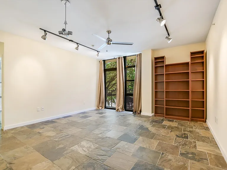 1812 West Ave #100 — Photo 3